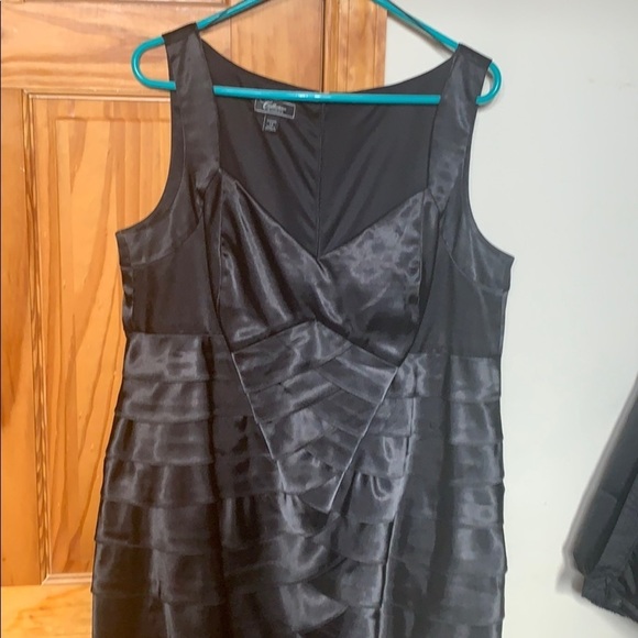 Black dress - Picture 2 of 5